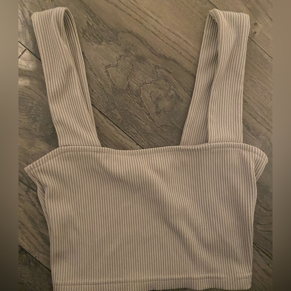 H&M beige crop top